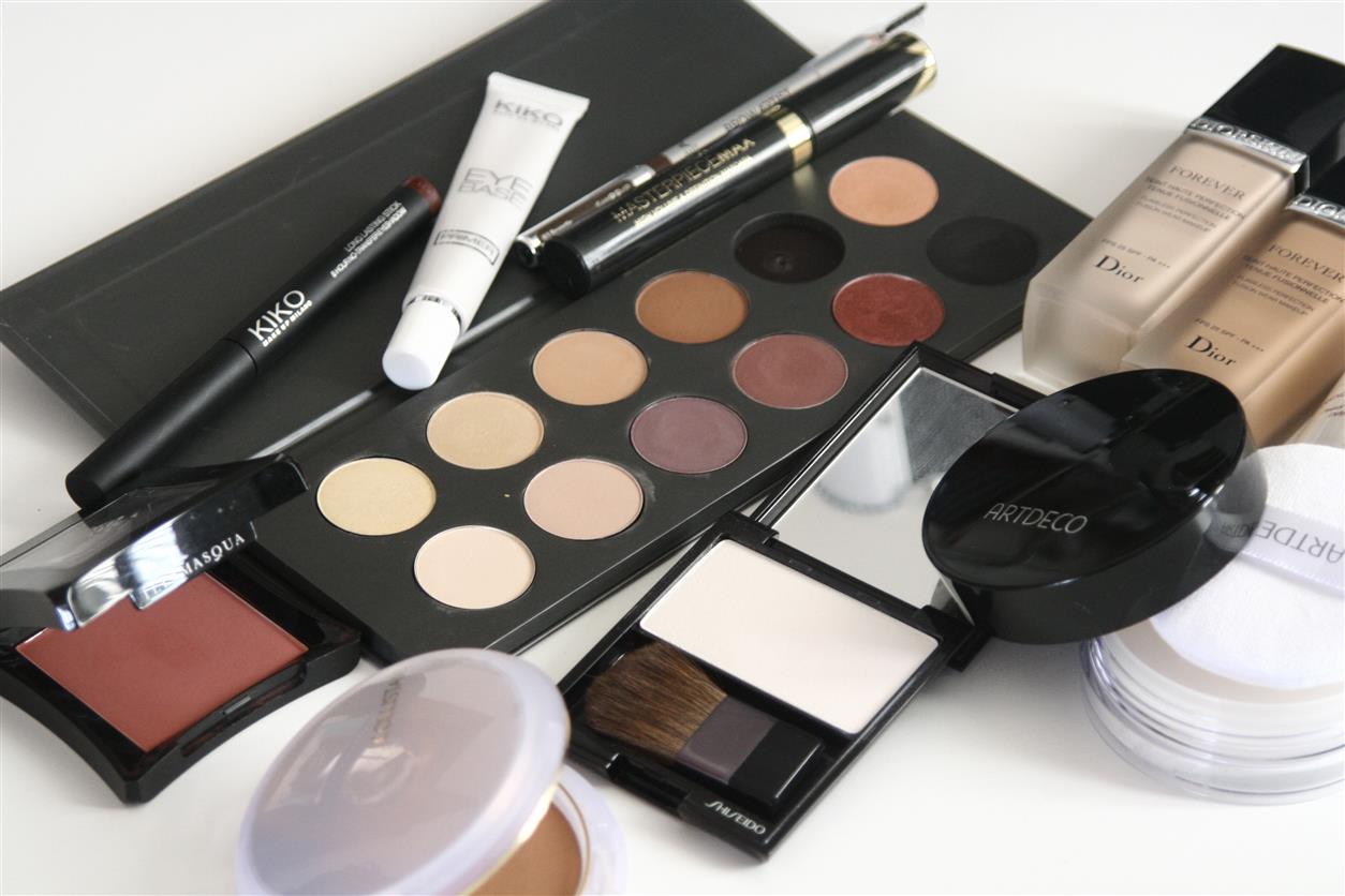 In an era where convenience and variety define consumer choices, LOOKFANTASTIC has emerged as one of the world’s leading online beauty retailers. Known for its extensive product range, global reach, and customer-focused approach, the brand has transformed how people shop for beauty products.